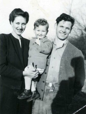 mom, me, pa 1947